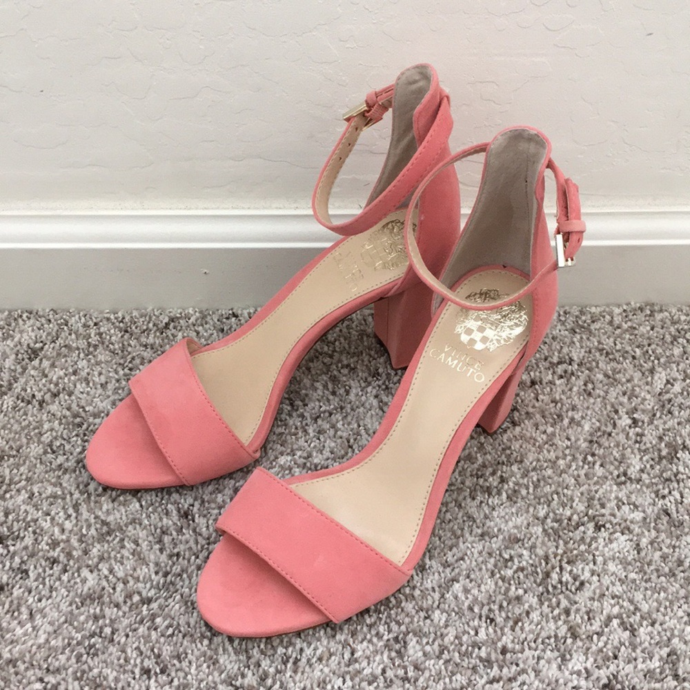 VINCE CAMUTO Sandals